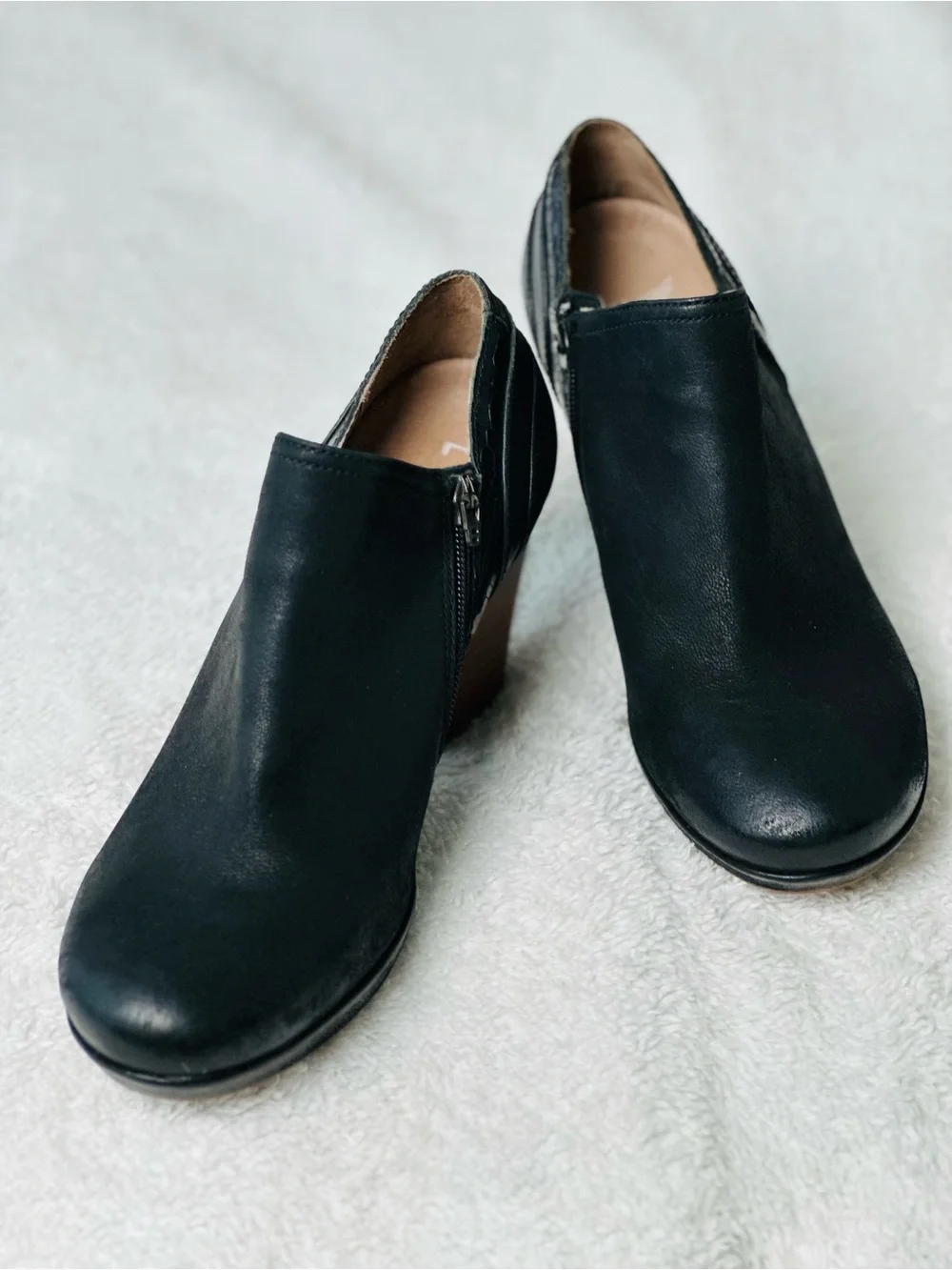 Dansko Marcia Leather Heeled Ankle Booties in Black Size 40 or 9.5-10